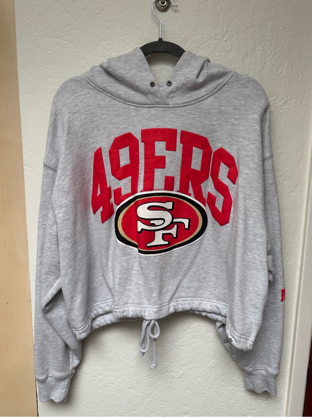‘47 Women’s Gray San Francisco 49ers Cropped Crewneck Hoodie and matching pants